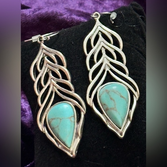 Long Silver Tone Earrings Faux Turquoise Teardrop Stone Cutout Design 1982 G - Picture 1 of 8